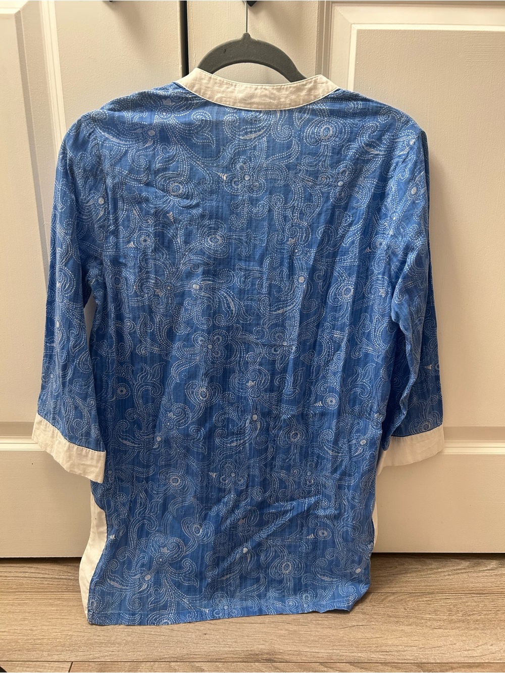 J. McLaughlin Women's Blue Printed Tunic with White Trim V Neck 💯 Cotton XS - Picture 11 of 11